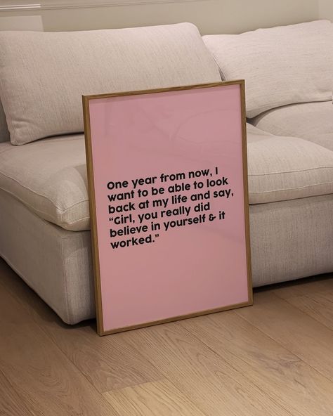 🌸🌸 Wall Decor Dorm Room, Lash Room Ideas, Room Decor Pink, Girly Room Decor, Girl Wall Art, College Apartment Decor, Girly Room, Pink Posters, Motivational Prints