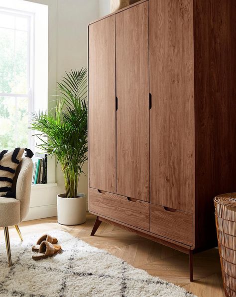 Wooden Wardrobe Design, Wood Cupboard, Bedroom Gray, Oak Wardrobe, Home Refresh, Bedroom Cupboards, Bedroom Cupboard, Wardrobe Door Designs, Wood Wardrobe