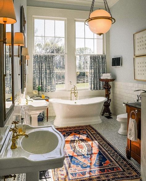 SECRETS OF A HOSTESS on Instagram: “Effortless southern charm that does not go unnoticed! Stunning Bathroom inside the delightful Alabama home @riverbend_c.1840!!…” Traditional Eclectic, Eclectic Bathroom, Stunning Bathrooms, Hallway Decor, Sweet Home Alabama, Diy Bathroom Decor, Powder Rooms, Remodel Bedroom, Bathroom Inspo