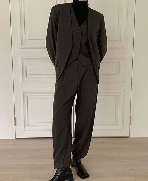 Old Money Suit Aesthetic, Chic Masculine Outfit, Masc Outfits Dressy, Masculine Formal Outfits, Androgynous Graduation Outfit, Formal Masc Outfit, Aesthetic Suits, Suits Aesthetic, Suit Aesthetic