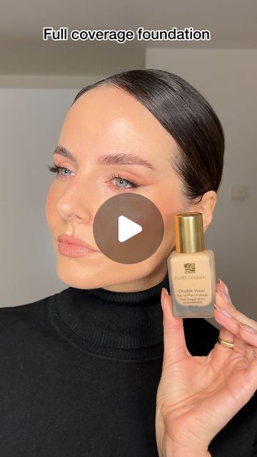 ASTA Jurksaite - Makeup Artist on Instagram: "Make that full coverage foundation look gorgeous not cakey👇  Full coverage foundations (especially matte finish) sometimes can look really heavy and extremely drying.   So by prepping skin with good moisturiser or hydrating primer first or if skin is super dry- mixing few drops of your favourite hydrating serum with the foundation can really help to ensure more natural finish.   Also applying full coverage foundation in small amounts first and tapping it on rather than dragging it will give you more of a cake free finish.   Products used: @refybeauty Face primer  @esteelauderuk Double wear foundation 2N1 Desert beige @esteelauderuk Midnight recovery serum @thebkbeauty 101 foundation brush   #fullcoveragefoundation #esteelauderdoublewear #estee Best Full Coverage Foundation, Best Foundation For Dry Skin, Estee Lauder Double Wear Foundation, Water Based Foundation, Dry Skin Makeup, High Coverage Foundation, Foundation For Dry Skin, Double Wear Foundation, Hydrating Primer