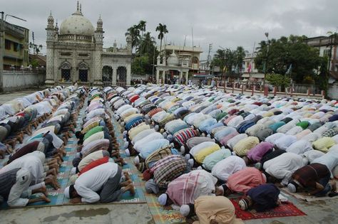 Indian Muslim devotees offer morning prayers at the start of the Eid festival at a mosque in India's northeastern capital of Agartala. Eid marks the end of the fasting month of Ramadan. Eid Festival, Month Of Ramadan, Festivals Of India, Unity In Diversity, Cultural Festival, Indian Festivals, Morning Prayers, The Start, Ramadan