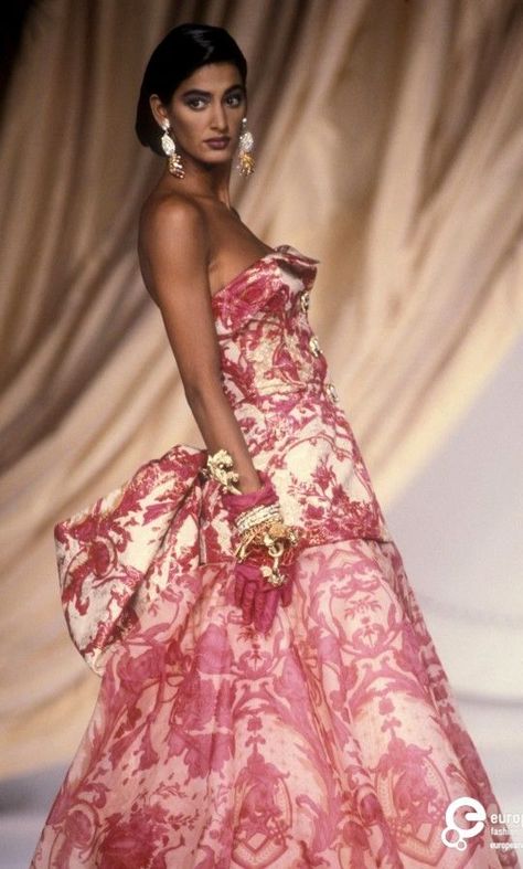 1991 Christian Dior, Spring-Summer Couture Doir Fashion Runway, Haute Couture Two Piece, Vintage Dior Dress 90s, Dior 90s Runway, 90s Dior, Vintage Christian Dior, Dior Runway, 90s Runway Fashion Dior, Dior Runway 90s