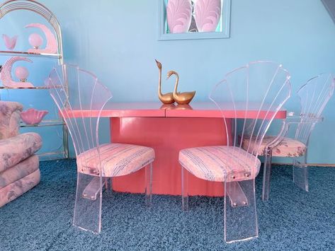 Miami Vice Bedroom, Miami Vice Interior, Postmodern Dining Room, Post Modern Dining Room, Miami Vice Interior Design, Miami Vice Decor, Post Modern Decor, Y2k Interior, Pink Dining Table