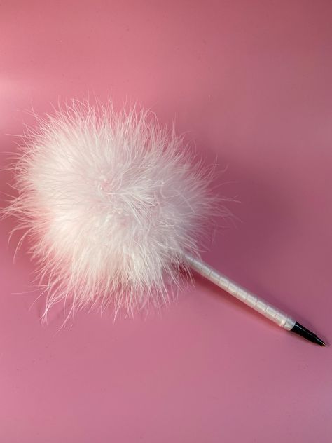 Fluffy Pen, Feather Signs, Cher Horowitz, Music Career, Paper Mate, Cute Pens, Legally Blonde, My Music, Scrapbook Journal