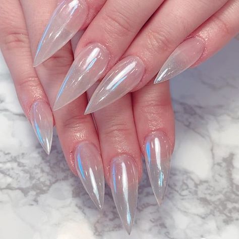 Simple, but fashion. I love 😍 White Chrome Powder, White Chrome Nails, American Nails, Beautiful Nail Polish, Confetti Nails, Band Nails, Chrome Nail Art, Nail Art Designs Summer, White Chrome