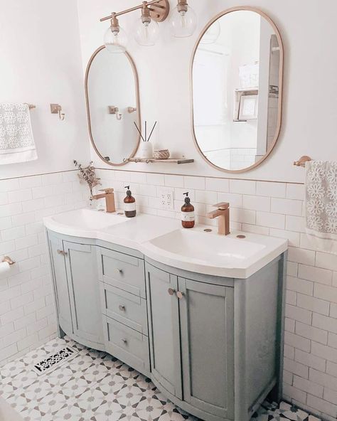 23 Simple Half-Wall Tile Bathroom Designs for Maximum Style Bathroom Half Wall Tile Ideas, Partial Tile Wall Bathroom, Half Wall Tiles Bathroom, Tile Half Way Up Bathroom Wall, Replace Countertop, Half Tile Bathroom, Half Wall Tile Bathroom, Half Tiled Bathroom Walls, Hawaii Bathroom