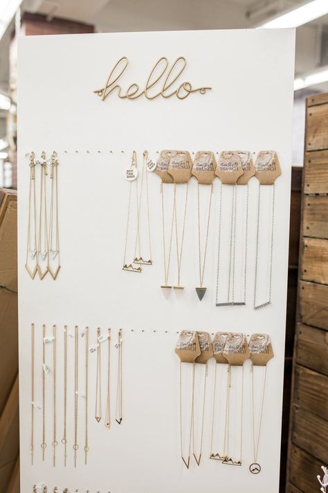 jewelry wall diy | Necklace holder | jewelry statement wall | jewelry organization diy | Never Skip Brunch by Cara Newhart | #decor #diy #jewelry #neverskipbrunch Jewelry Organization Diy, Diy Jewelry Wall, Diy Jewelry Stand, Diy Necklace Holder, Jewelry Display Booth, Jewelry Organizer Diy Wall, Jewelry Booth, Diy Outfits, Diy Jewelry Display