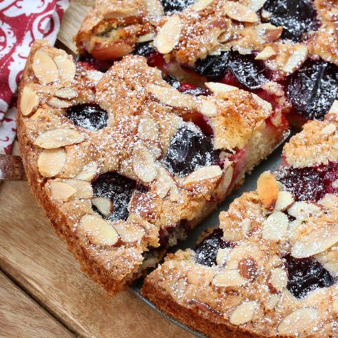 French Almond Plum Cake Plum Recipe, Dessert Tarts, Almond Slice, Daring Gourmet, Plum Dessert, Autumn Dessert, French Almond, Plum Tart, Plum Recipes