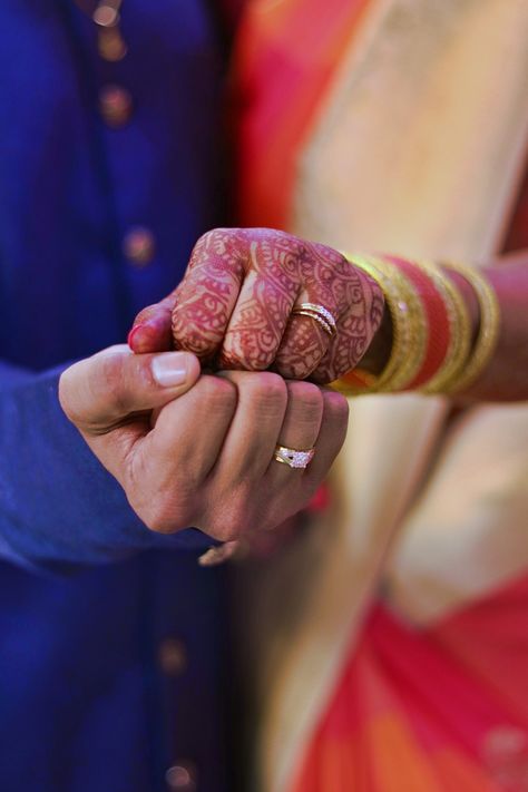 Ring Seremani Couple, Engment Pose, Engejment Couple Pic, Engagement Stills, Jay Thakar, Ring Poses, Engagement Portraits Poses, Engagement Ring Photography, Engagement Hand