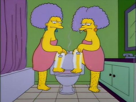 Patty & Selma shaving the Simpsons   ...our future :) Patty And Selma, Simpsons Funny, Simpsons Art, The Simpson, Homer Simpson, Cartoon Memes, Futurama, Cartoon Profile Pics, The Simpsons