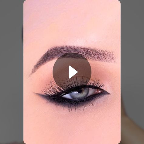 Reverse Cat Eye Tutorial - An Knook | Snapchat Reverse Cat Eye Tutorial, Reverse Cat Eye Makeup, Reverse Cat Eye, Cat Eye Tutorial, Beauty Content Creator, Beauty Content, Cat Eye Makeup, Eye Makeup Steps, Makeup Step By Step