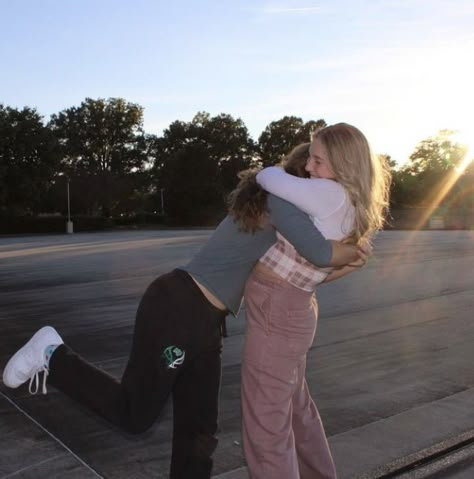 aesthetic cute best friend hugging parking lot outfit sunset car ideas Aesthetic Hug Friends, Best Friend Hug Aesthetic, Friend Hug Aesthetic, Hugging Friends Aesthetic, People Hugging Aesthetic, Hugs Aesthetic Friends, Best Friends Hugging Aesthetic, Friends Hugging Aesthetic, Two Girls Hugging