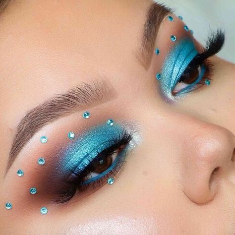 Maquillage Yeux Cut Crease, Maquillage On Fleek, Rhinestone Makeup, Luminous Foundation, Rave Makeup, Eye Makeup Designs, Dope Makeup, Colorful Eye Makeup, Makeup Eye Looks