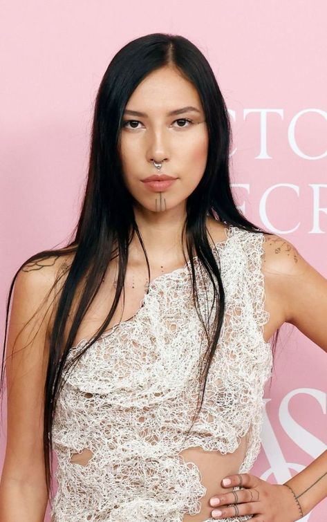 modelsof-color Quanah Chasinghorse, Indian Reference, Quannah Chasinghorse, Img Models, Pinterest Board, American Women, Native American, Victoria's Secret, Models