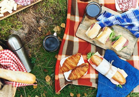 Romantic Picnic Ideas, Buckwheat Gluten Free, Date Food, Picnic Date Food, Summer Picnic Food, Picnic Games, Romantic Picnic, Date Recipes, Picnic Ideas