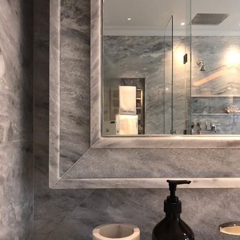 Bathroom Design Marble, Penthouse Luxury, Mirror Luxury, Marble Mirror, Marble Tile Bathroom, Stone Mirror, Bathroom Vanity Makeover, Framed Mirrors, Bathroom Mirror Frame