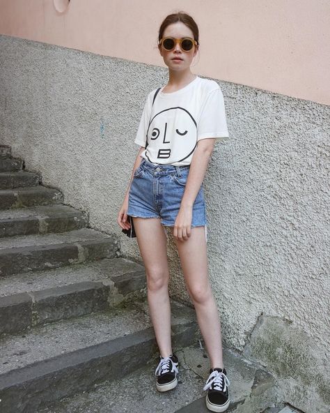 Jean shorts and a white tee are the ultimate summer wardrobe pairing for a reason. Olderbrother top, Vans shoes.... White Tees Outfit, August Outfits, Reese Blutstein, Tokyo Street Fashion, Big Fashion, Soft Grunge, Grunge Style, Vans Authentic, Outfit Goals