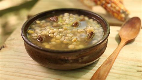 Hominy Soup, Mexican Hot Chocolate Cookies, American Corn, Cooking Channel Recipes, Corn Soup Recipes, Native American Food, Native Foods, Decadent Chocolate Desserts, Traditional Thanksgiving