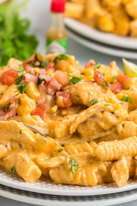 Chicken Taco Pasta Bake Chicken Taco Pasta, Southwest Chicken Pasta, Taco Pasta Bake, Pasta Bake Easy, Chicken Tacos Easy, Bake Easy, Chicken Pasta Bake, Southwest Chicken, Taco Pasta