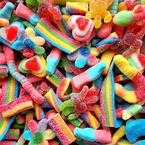 Fruity Candy, Mexican Candy, Soda Drinks, Rainbow Candy, Sour Candy, Best Candy, I Want To Eat, Candy Shop, Food Obsession