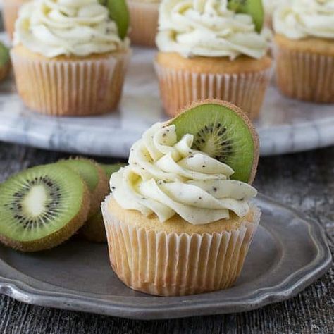 Kiwi Cupcakes Kiwi Cupcakes, Fruity Cupcakes, Boozy Baking, Piping Frosting, Homemade Cupcakes, Baking Equipment, Oreo Cupcakes, How To Make Cupcakes, Cupcake Frosting