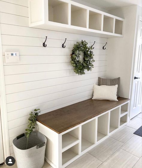 Above The Door Storage Ideas, Kallax Entryway, Kallax Mudroom, Wide Hallway Ideas, Hallway Nook Ideas, Inspiration Hall, Ikea Kitchen Hacks, Easy Ikea Hacks, Ikea Hacks Ideas