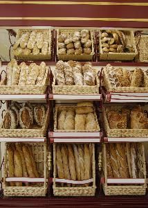 Starting A Bakery, Start A Bakery, Micro Bakery, Campground Ideas, Market Bakery, Ideas Salon, Bread Display, Business Interior, Opening A Bakery