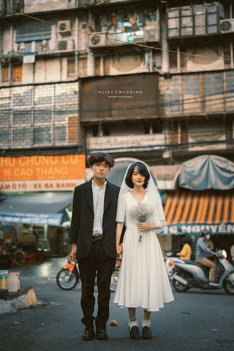 Korean Theme Wedding Photoshoot, 1990 Style, Japan Wedding, Korean Wedding Photography, Pre Wedding Photoshoot Outfit, Wedding Photo Studio, Wedding Photoshoot Props, Pre Wedding Shoot Ideas, Pre Wedding Photoshoot Outdoor