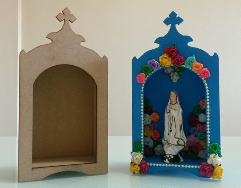 Dia De Los Muertos Crafts Ideas, Catholic Kids Crafts, Grotto Design, Shrines Box, Shrines Art, Mexico Art, Catholic Kids, Packaging Design Inspiration, Religious Art