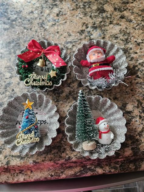 Tart Tin Ornaments Christmas Decorations, Tart Tin Ornaments Diy, Tart Tin Crafts, Jello Molds Repurposed, Tart Ornaments, Paper Clip Crafts, Tart Tin Ornaments, Tin Projects, Tart Tins