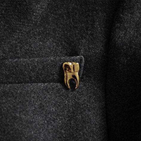 Button Pins Aesthetic, Golden Tooth, Bookmark Aesthetic, Dental Wallpaper, Dental Jewelry, Pins Badge Display, Dentist Clinic, Dental Photography, Enamel Pin Display