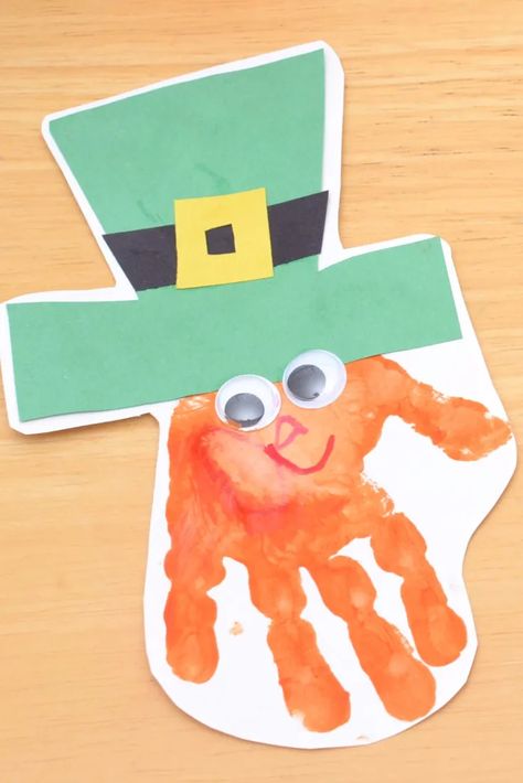 35+ St Patrick's Day Crafts For Kids - Easy St Paddy's Day Craft Ideas For Kids To Make - Clever DIY Ideas St Patrick Day Crafts For Toddlers Easy, March Projects, Infant Teacher, St Patricks Day Crafts, Leprechaun Craft, Saint Patricks Day Art, March Crafts, St Patricks Crafts, St. Patrick's Day Crafts