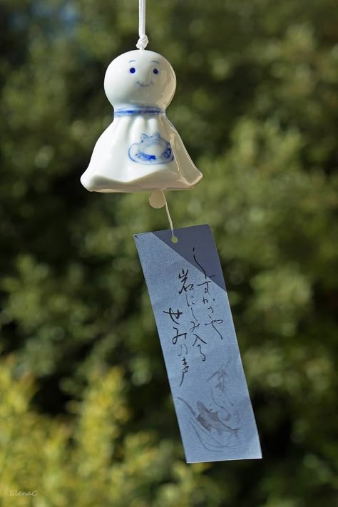 Teru Teru Bozu, Japanese Wind Chimes, Wind Bell, Beautiful Home Gardens, Manga Drawing Tutorials, Diy Wind Chimes, Japanese Decor, 카드 디자인, Clay Diy Projects