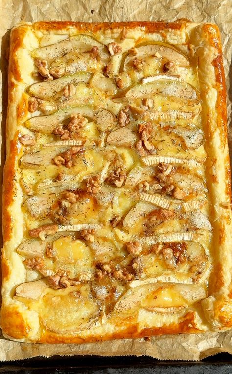 Brie and Pear Puff Pastry Tart Pear Brie Puff Pastry, Pear Puff Pastry, Puff Pastry Brie, Brie And Pear, Pastry Brie, Brie Tart, Easy Tart Recipes, Squash Fritters, Brie Puff Pastry