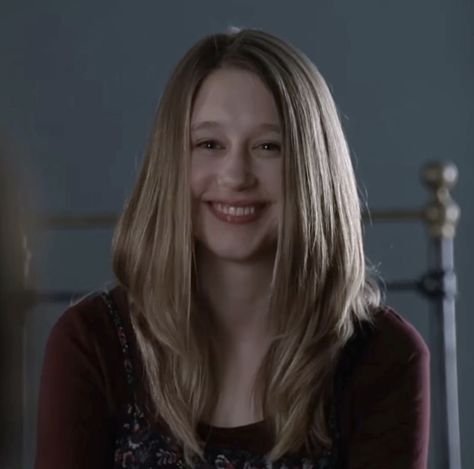 Taissa Farmiga Ahs, Violet Ahs, American Horror Story Characters, Violet Harmon, Tate And Violet, Taissa Farmiga, Effy Stonem, Tate Langdon, Manic Pixie Dream Girl