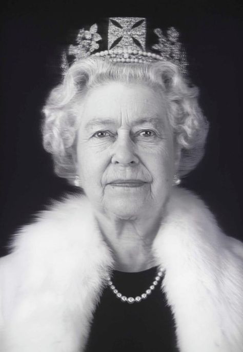 Queen Elizabeth Portrait, Elisabeth 2, Chola Style, Reine Elizabeth, Elisabeth Ii, Isabel Ii, Princess Margaret, Her Majesty The Queen, Princesa Diana