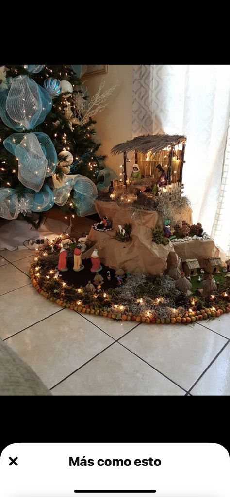 Simple Crib Ideas Christmas, Pesebres Pequeños Ideas, How To Display Nativity Sets, Navity Scene Ideas, Pesebres Navidad Ideas Grandes, Pesebres Navidad Ideas Originales, Pesebres Navidad Ideas, Christmas Board Decoration, Christmas Nativity Scene Diy