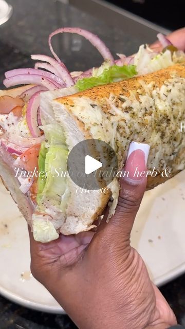 Kels’ on Instagram: "Subway who? Turkey Sub on Italian herb & cheese bread 

Shopping list: 

Fresh Italian bread 
Italian shredded cheese 
Honey roasted Turkey 
Garlic & herb butter 
Mayo 
Lettuce 
Tomato
banana peppers 
onions 
Pepper Jack cheese 
Jalapeños 
Red wine vinegar 
Salt pepper 
Italian seasoning 
Crushed red peppers 
Lays chips 

Please clean your veggies!!!

Enjoy ✨

#cooking #foodie #foodreels #turkeysandwich #quickmeals #quickrecipes #recipes #turkey #sandwich #lays #foodcontent #italianbread #foodstagram #dinnerideas #dinnerrecipes #toddlermomlife #easyrecipes #foodporn #fypシ #fy #explore #foodlover #fyp #reels" Green Pepper Sandwich, Subway Sandwich Ideas, Italian Sandwich Recipe, Turkey Sandwich Recipes, Italian Sandwich Recipes, Honey Turkey, Lays Chips, Italian Sandwich, Garlic Herb Butter