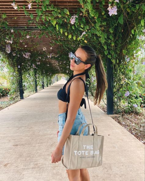 Marc Jacobs Tote Bag, Vacation Style, summer vacation Marc Jobs Tote Bag, Marc Jacobs Tote Bag Aesthetic, The Tote Bag Marc Jacobs Outfit, Marc Jacobs Tote Bag Outfit, Marc Jobs, The Marc Jacobs Tote Bag, Medium Tote Bag Marc Jacobs, Uni Ootd, The Tote Bag Marc Jacobs