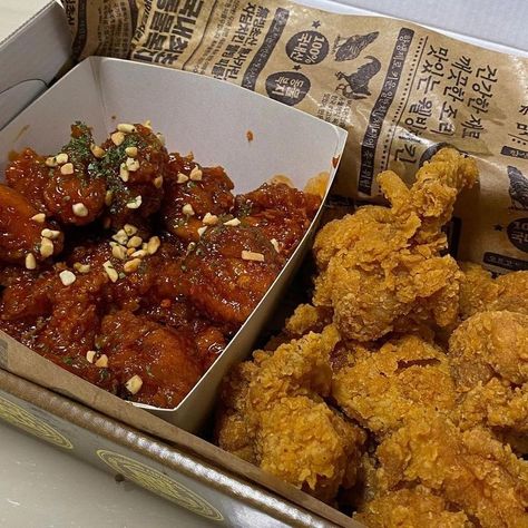 korean fried chicken, food lover, food, korean recipes, korean chicken, recipes, korean restaurant Crunchy Fried Chicken, Snacks Japonais, Korean Fried Chicken Recipe, Fried Chicken Recipe, Korean Fried Chicken, Food Babe, Delicacy Food, Food O, Sweet Chili Sauce