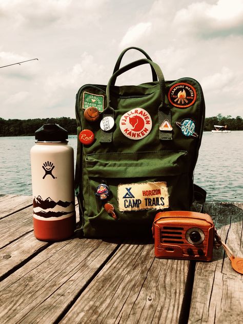 Fjallraven Kanken Patches, Kanken With Patches, Fjallraven Kanken Backpack Aesthetic, Fjallraven Kanken Aesthetic, Fjallraven Kanken School Bag, Kanken Backpack Aesthetic, Aesthetic Fjallraven Kanken, Kanken Totepack, Kanken Style