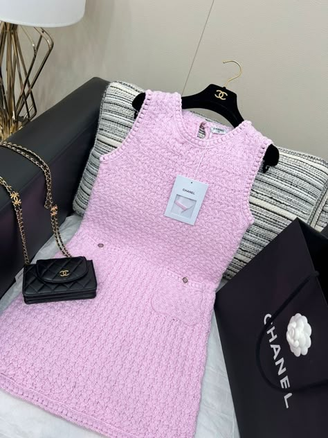 Pink Chanel Outfit, Dresses Expensive, Tournament Outfit, Decent Outfits, Polo Tournament, Friday Outfit Ideas, Chanel Clothing, Outfit Designer, Expensive Dresses