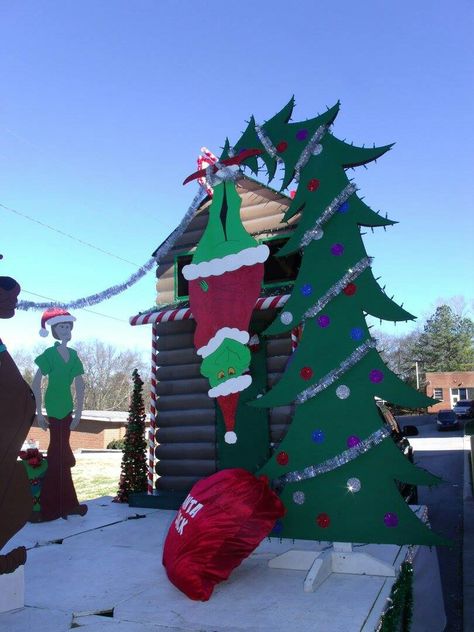 Classic Christmas Parade Float, Elf Christmas Float Ideas, Christmas Movie Parade Float Ideas, Grinch Float Parade Ideas, Grinch Parade Float Ideas, Grinch Float, Christmas Parade Float Ideas, Holiday Parade Floats, Christmas Floats