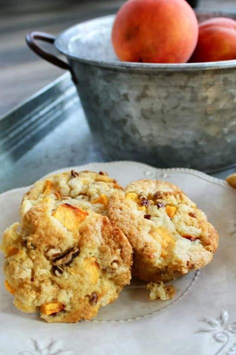 These easy Peach Pecan Muffins are a delicious way to enjoy fresh peaches. Topped with chopped pecans, they have a nice crunch too! #peach #muffins #easy #muffinrecipe #easyrecipe #breakfast #brunch #baked Peach Pecan Muffins, Fresh Peach Muffins, Pecan Muffins Recipe, Muffins Blueberry, Peach Muffins, Pecan Muffins, Peach Recipes, Easy Brunch Recipes, Fruit Dessert Recipes