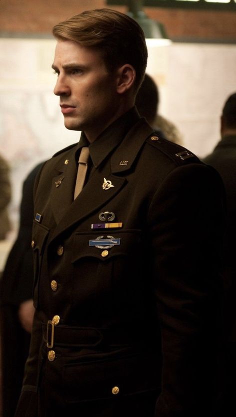 Captain America Captain America Suit, Man In Uniform, Steven Rogers, Chris Evans Funny, The First Avenger, Best Avenger, Steven Grant Rogers, Captain Rogers, First Avenger