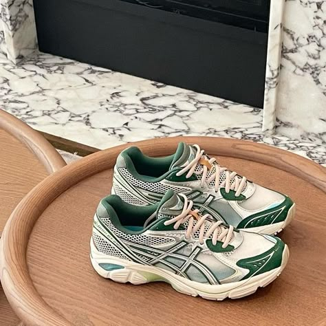 Rooney Shop on Instagram: "Releasing October 13th @abovethecloudsstore x @asics - One of the nicest examples of the GT-2160 model we’ve seen so far this season. #asics #asicssportstyle #abovethecloudsstore #rooney #mtl #ootd" Asics Gt 2160 Outfit, Asics Gt 2160, Asics Outfit, Enby Style, Asics Fashion, Custom Sneakers Diy, Retro Running Shoes, Denim Street Style, Street Shoes