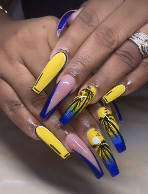 Jamaica Nail Designs, Nail Designs Art Ideas, Jamaica Nails, Gucci Nails, New Nail Art Design, Art Design Ideas, Trendy Nail Art Designs, Nails Design With Rhinestones, Girly Acrylic Nails