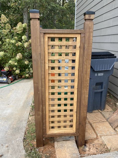 Square Lattice Privacy Screen, Wooden Privacy Screen Outdoor Diy, Lattice Panel Fence, Lattice Fence Panels Diy, Garden Trellis Ideas Diy Privacy Screens, Privacy Lattice Fence Ideas, Wood Privacy Screen, Cottage Fence Ideas, Lattice Privacy Fence