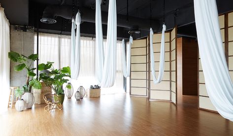 Yoga Studio Interior, Yoga Room Design, Arte Yoga, Yoga Studio Design, Wellness Studio, Yoga Space, Studios Architecture, Yoga Design, Practice Yoga